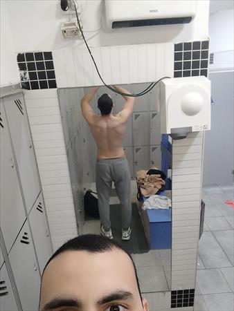 הגדל תמונה של גבר תומך