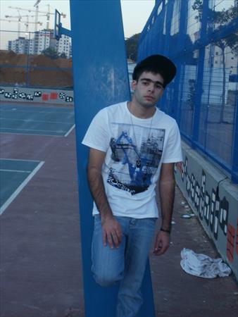 הגדל תמונה של אורי21