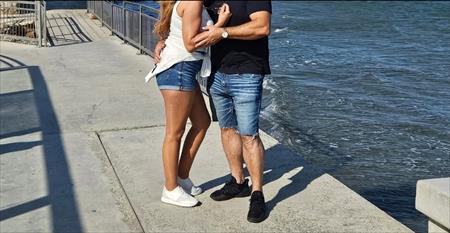 הגדל תמונה של Cum2us
